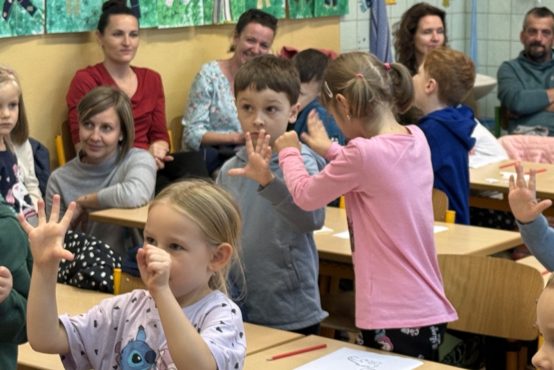 EB8BB052-7B78-4284-81C3-7774D4829007